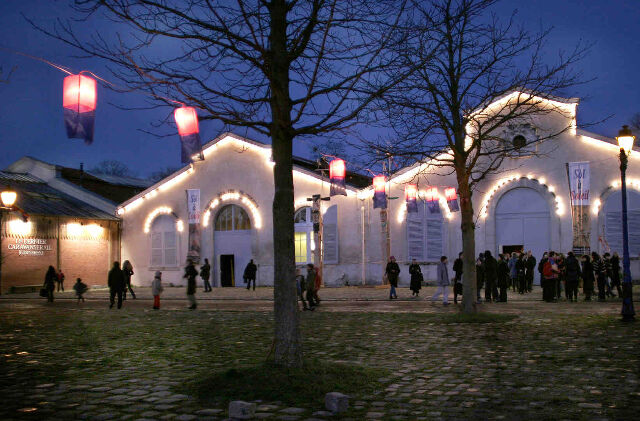 Le Théâtre du Soleil à l'occasion de l'accueil de la troupe coréenne de Kim Duk-Soo (2005) © Michèle Laurent