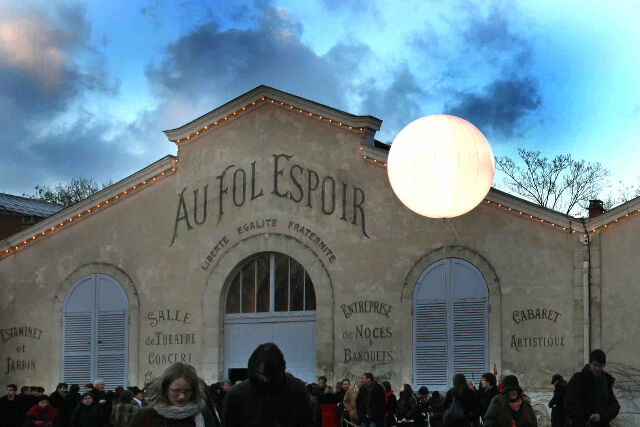 L'Entrée des spectateurs et de la guinguette du Fol-Espoir (2010) © Michèle Laurent